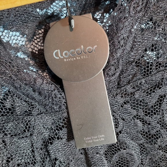 Black V-Neckline Lace Bodycon Cocktail Dress - Picture 5 of 13